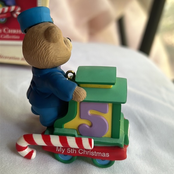 Vintage Hallmark Keepsake Child’s fifth Christmas Train Ornament Dated 2… - Picture 5 of 9